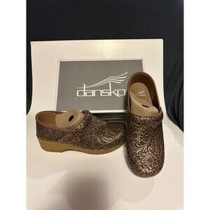 New Womens Dansko Professional Tooled Antique Gold Clogs. Size 39 EU 8.5/9 US